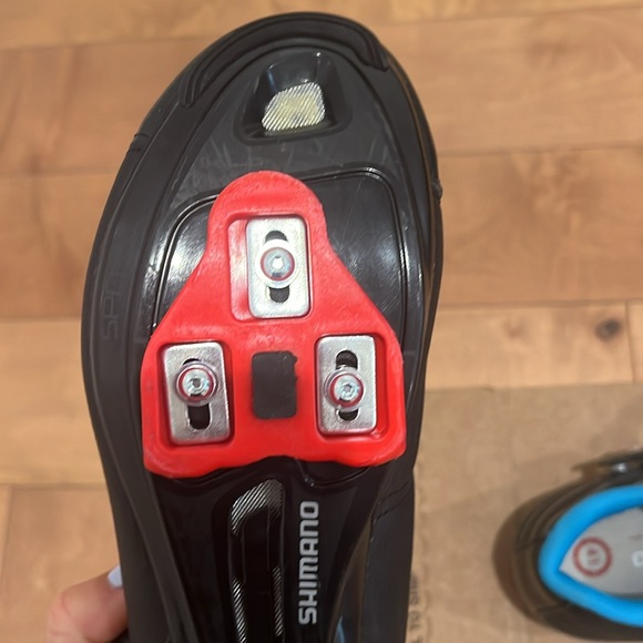 Shimano spin cycling shoes size 41 with cleats - minimal use - Picture 3 of 3